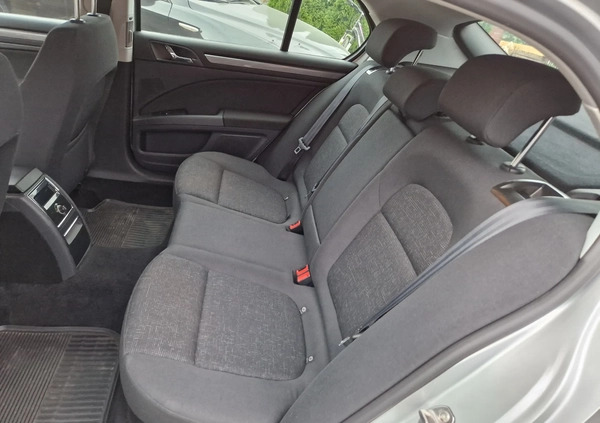 Skoda Superb cena 36900 przebieg: 270000, rok produkcji 2014 z Miłosław małe 154